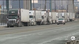 People help feed stranded truckers due to Ambassador Bridge closure