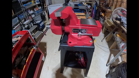 Doyle 6inch Vise. Bosch Router Table. Central Machinery Stand