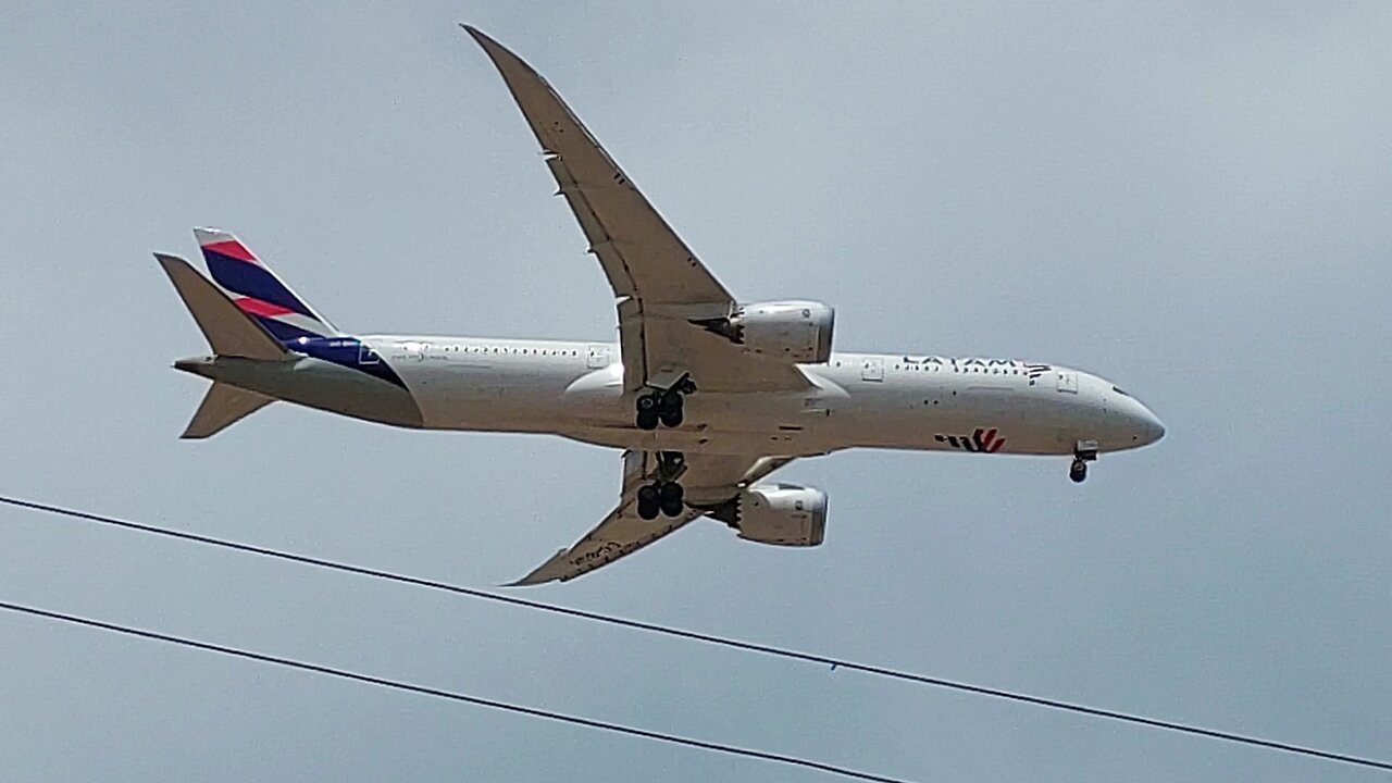 Boeing 787-9 Dreamliner CC-BGH On Final Approach Coming From Guarulhos ...