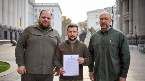 Zelenský na stolečku uprostřed ulice podepsal žádost o zrychlený vstup Ukrajiny do NATO!