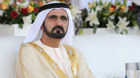 De Koning van Dubai zoekt een slaaf die alles voor hem doet.