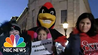 Waukesha Brings Back The Christmas Parade