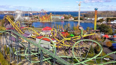 Montreal's La Ronde Is Hiring 700 Seasonal Employees & The Perks Are Too Good To Be True