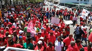 SOUTH AFRICA - Cape Town - COSATU March to Parliament (Video) (odV)