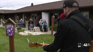 #WeSeeYouKSHB: Musicians host mini-concerts for Olathe senior center