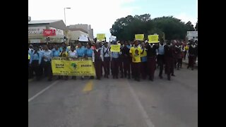 Pupils march to demand a university in Rustenburg (gZY)