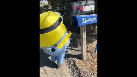 A Minion Getting Mail😀#minions #dispicableme #mail #new #reallife #bob #joy #littlethings #dave