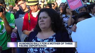 Hundreds rally for mother of three facing deportation