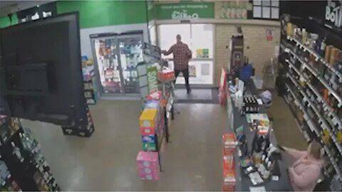 Would be liquor store thief stopped in his tracks by locked door video