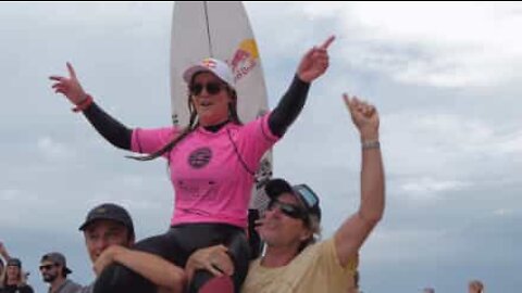 캐롤린 마크스: 최연소의 여성 서핑챔피언