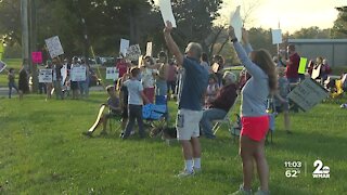 Parents, students rally in Howard Co. to push the board to reopen for in-person learning