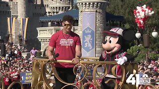 Chiefs’ Patrick Mahomes makes Disney World visit