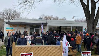 Police Confront Indoor Diners At Adamson Barbecue Amid Loud Protests