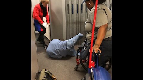 Man with no legs pranks Southwest flight attendant