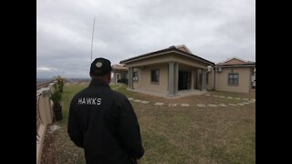 SOUTH AFRICA - Durban - HAWKS, Asset Forfeiture Unit raid Zandile Gumede's home(Videos) (qU8)