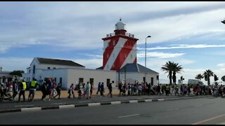 SOUTH AFRICA - Cape Town - The Big Walk (Video) (DdX)