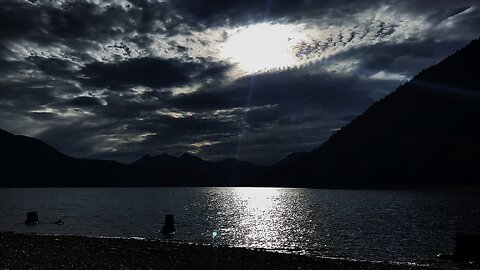 LIKE ANOTHER PLANET? Hauntingly Beautiful Shoreline Approach to Glowing Bumping Lake | 4K Washington