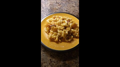 Apple bacon mac and cheese