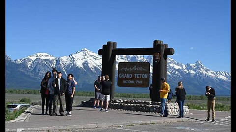 "Exploring the Majestic Beauty of Grand Teton National Park"