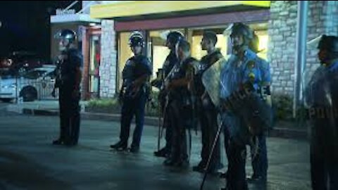 Restaurant Owner Fights Police Over Lockdown