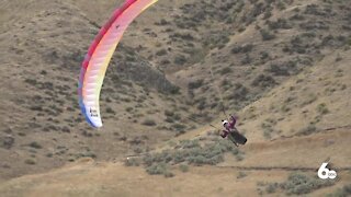 Horseshoe Bend Flight Park features paragliding in a friendly environment