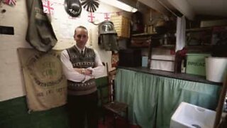 Man obsessed with the 1940s decorates his house accordingly