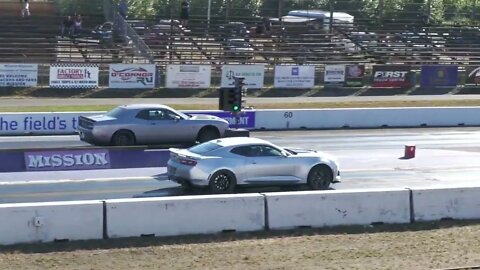 Hellcat vs ZL1 Camaro - drag racing-7