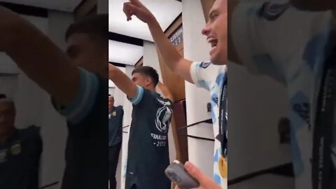 Spelers van Argentinië vieren feest in kleedkamer na het winnen van de 'Finalissima' tegen Italië.