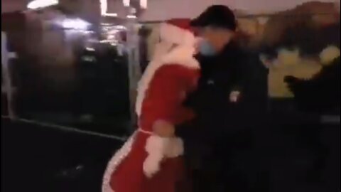 Germany Santa Claus ARRESTED for not wearing a mask, HE RESISTED
