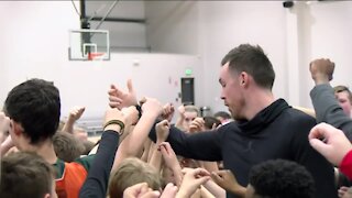 Milwaukee Bucks' Pat Connaughton gives back with youth camp during the holidays