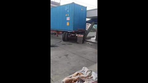 CRAZY TRUCK DRIVER!