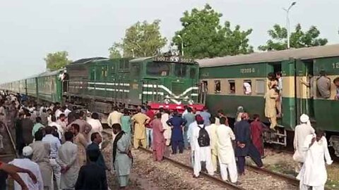Live Train Derailment Green Line Express! Live Train Accident Pakistan - Fastest Train Derailment