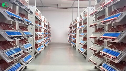 The battery capacity sorting machine is conducting capacity sorting on the batteries.