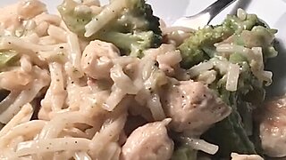 Thai Rice Noodle Chicken n 🥦 W Cream Of 🥓 Sauce.