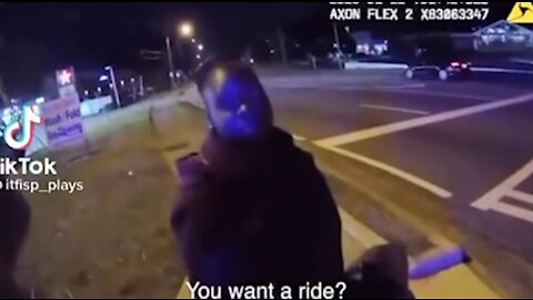 Cop Gives Woman a Ride and Then Goes Above and Beyond