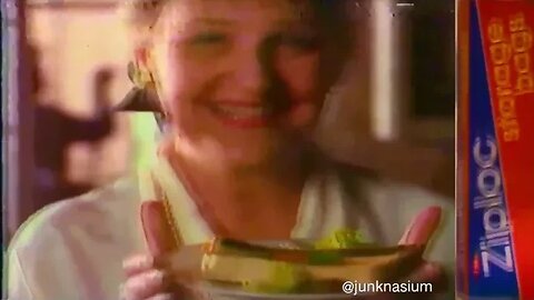"Snooty Dishonest Housewife Tricks Party Guests" Ziploc Commercial (1989)