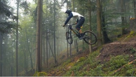 Amazing Downhill & Freeride Lifestyle! - Crazy MTB Sends! [NEW]