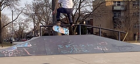 Battle for a frontside heelflip