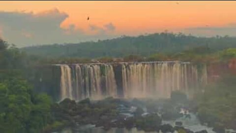 Já viu o pôr do sol nas Cataratas do Iguaçu?