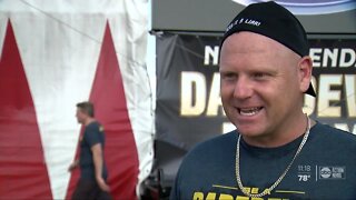 Daredevil Nik Wallenda performs high wire stunt in Sarasota