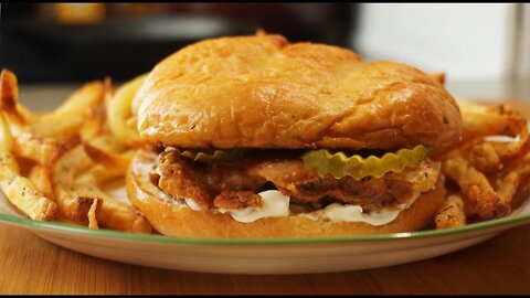The Easiest Fried Chicken Sandwich Is The BEST #shorts