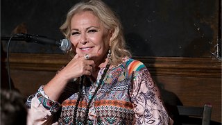 Roseanne Returns To Stand-Up At Laugh Factory