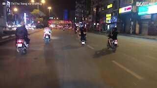 Attenzione: mai impennare con lo scooter!