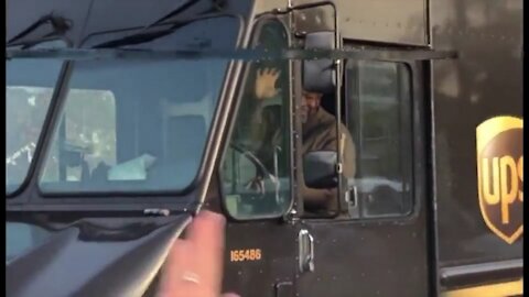 Neighbors surprise UPS driver with 'thank you' parade