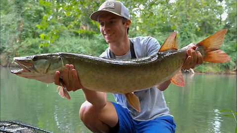 CLEAR WATER MUSKY FISHING! (The Fish of 10,000 Casts)