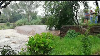 Rain causes flash flooding in Johannesburg (5Ak)