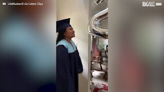 Remise de diplôme à la maison, cette jeune femme assure !