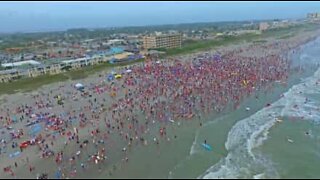 Julefestival samler tusenvis av surfere i Florida