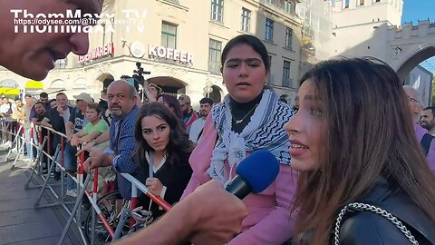 Muslime im friedlichen Diskurs mit Islamkritiker Stürzenberger - BPE-Demo München 13.10.23 (2)