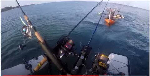 KAYAK SINKING! towing a drowned kayak in the sea